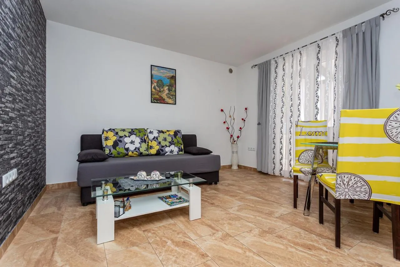 Apartment With A Private Swimming Pool, Garden & Bbq Gostinjac