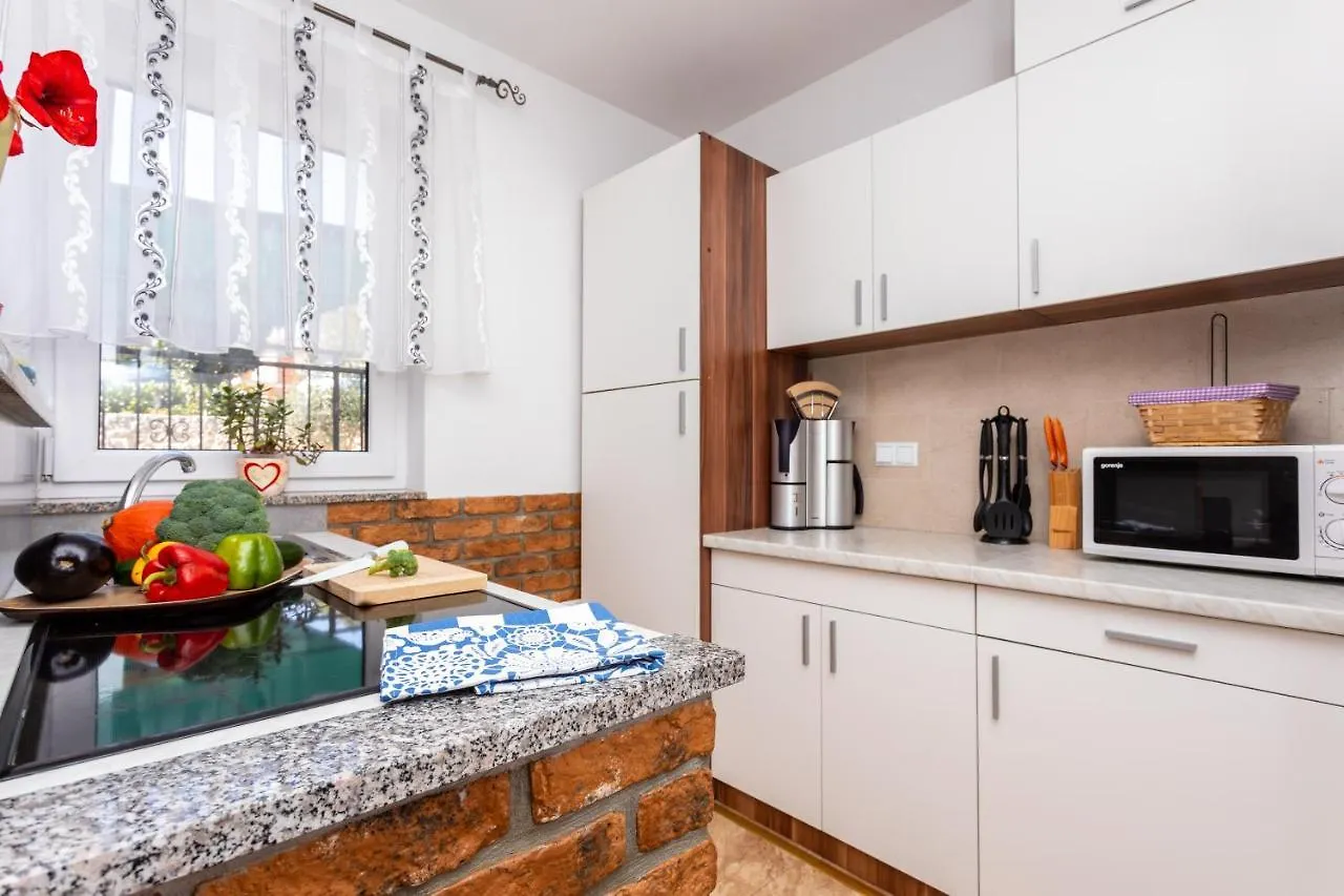 Apartment With A Private Swimming Pool, Garden & Bbq Gostinjac Croatia
